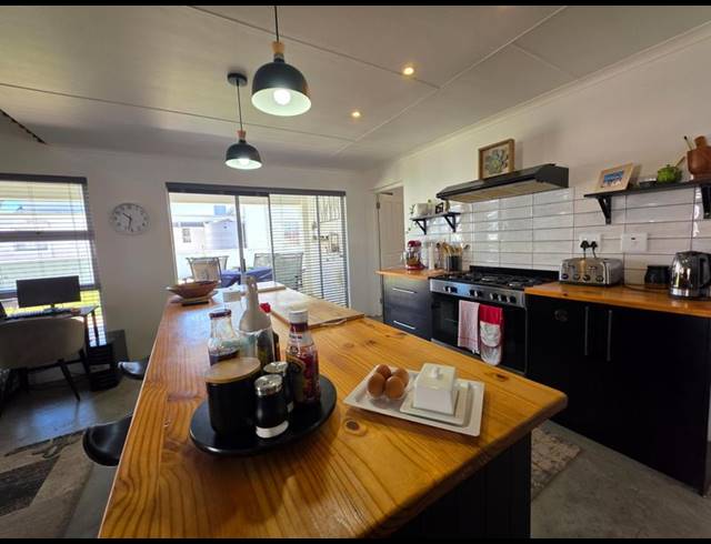 2 BEDROOM HOUSE FOR SALE IN LAMPIESBAAI